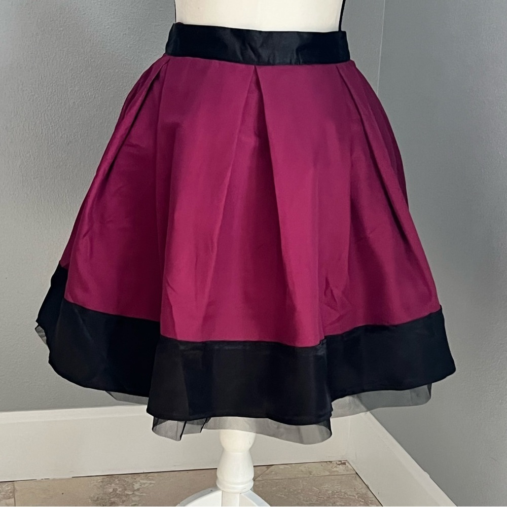 VENUS Elegant Wine and Black Mini Skirt